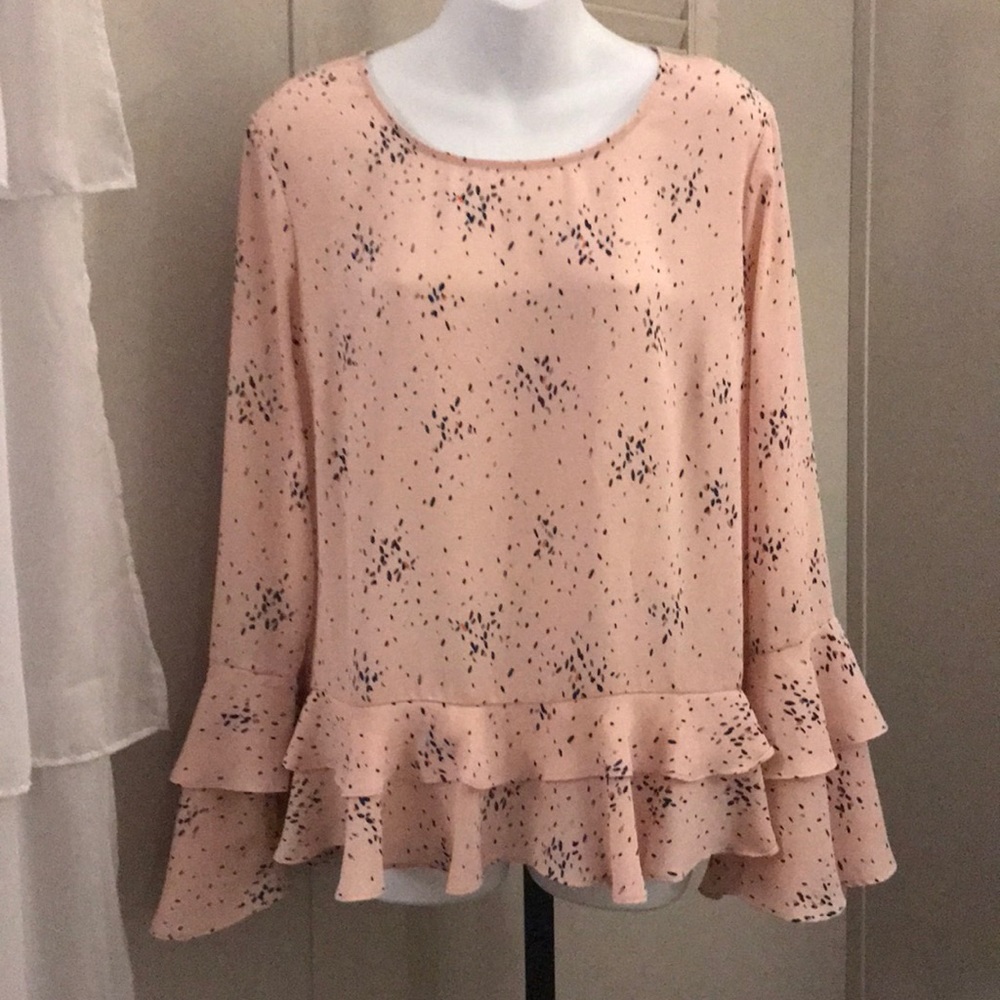 Adorable ruffled sleeve blouse